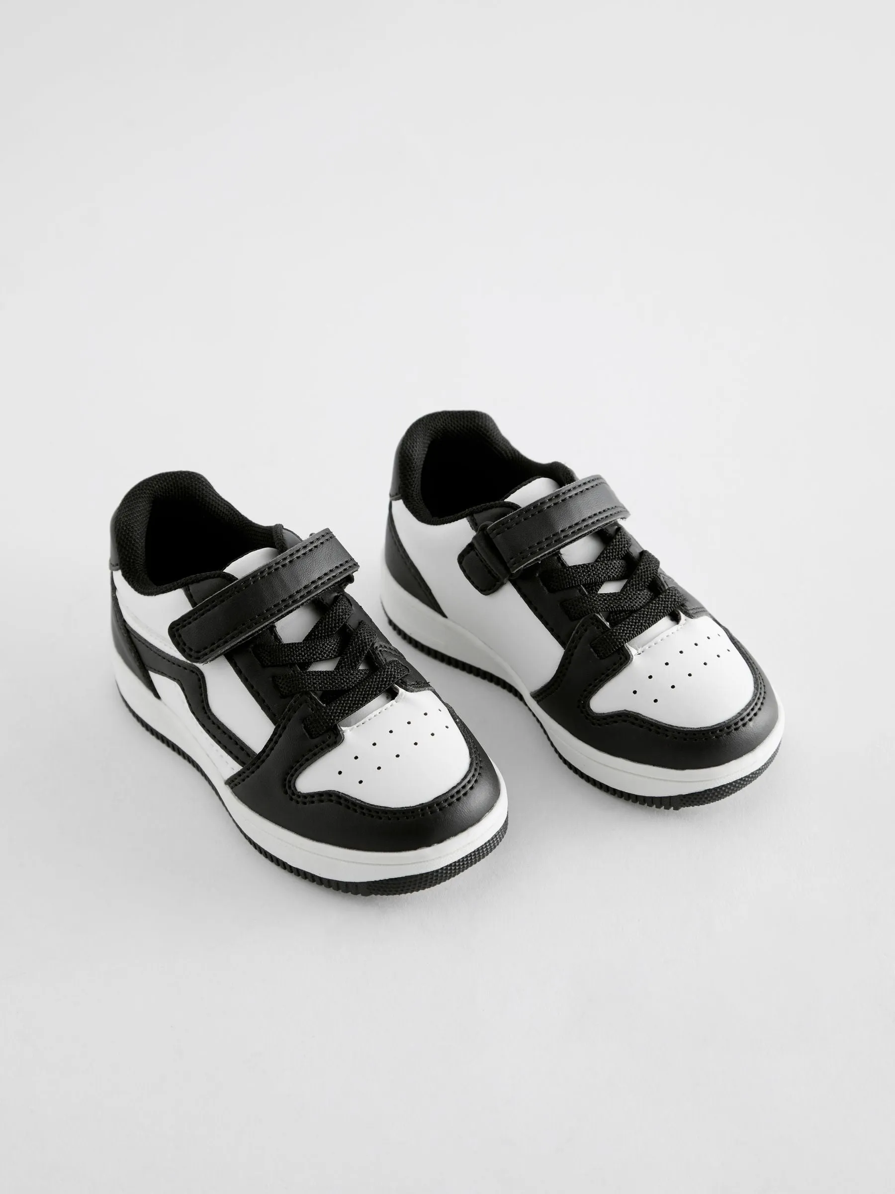 Black/White Lifestyle Trainers