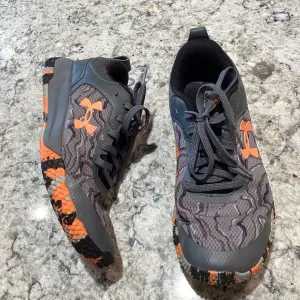 Under Armour DWW Tennis Shoes 5Y gray/orange